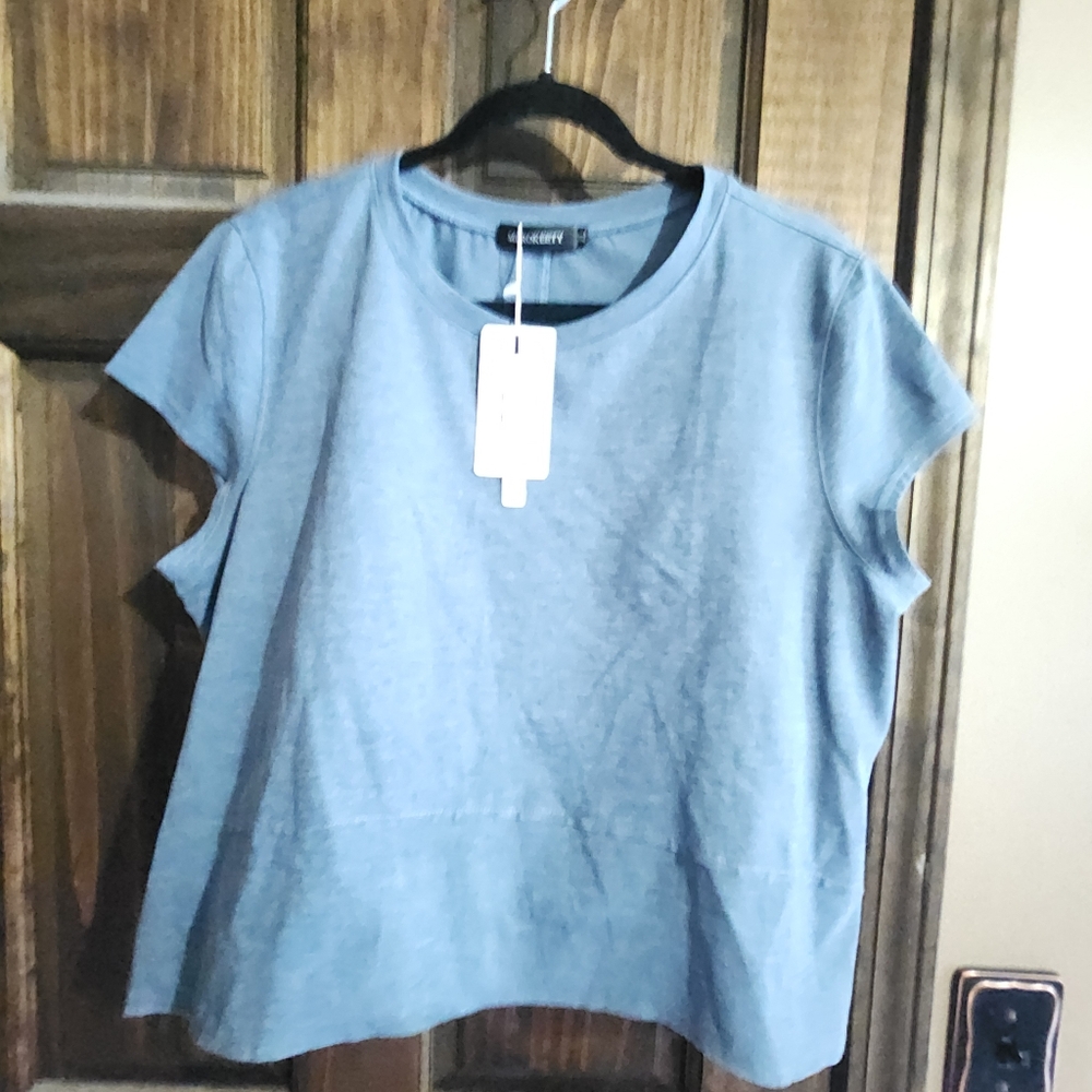 Workout top - Picture 2 of 3